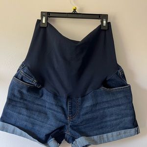 Maternity shorts
